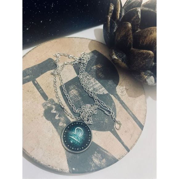 Libra glow in THE DARK ZODIAC HOROSCOPE STAR SIGN NECKLACE - Picture 5 of 13